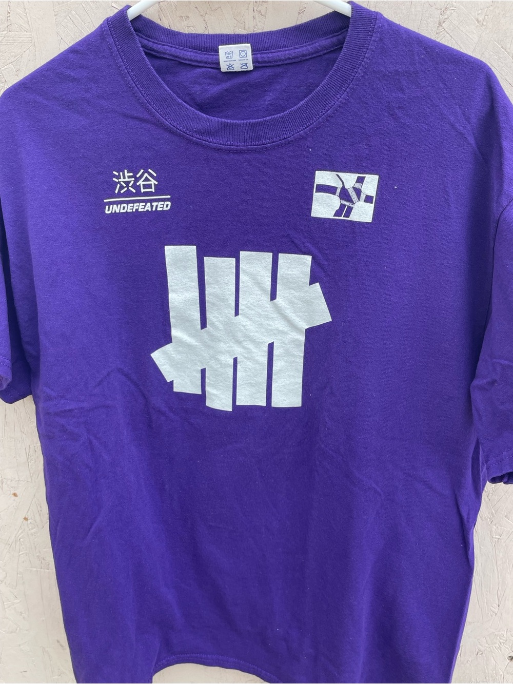 Undefeated Tokyo T Shirt in Size L. Never worn.